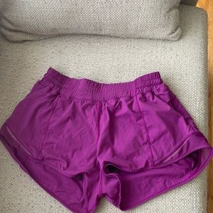 Lululemon size 2 hotty hot short, 2.5 inch inseam